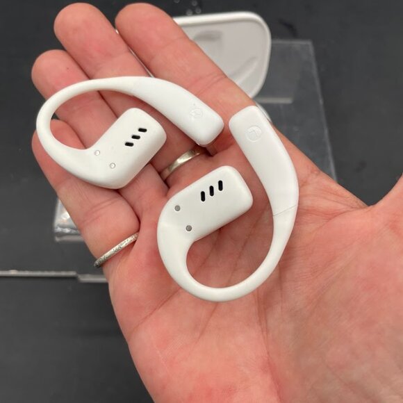 Darong Feng White Bluetooth Earbuds Model DRF-01 with Case Unused Working - Picture 4 of 8